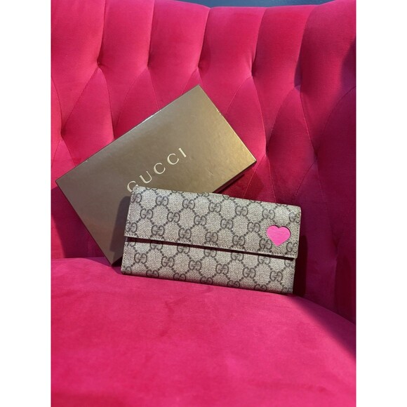 Gucci GG Supreme Pink Wallet w/ Heart - Picture 1 of 8